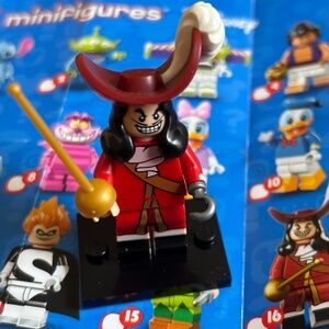 LEGO DISNEY 1 Minifigures "Captain Hook" INCL: All pieces, stand and pamphlet.